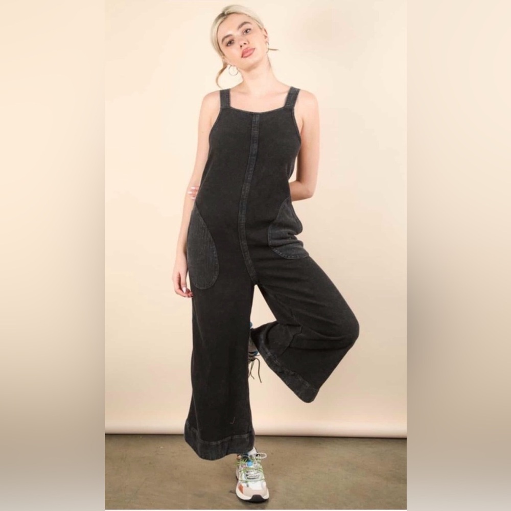 Boutique NWT Size Small Washed Black Jumpsuit with patch pockets and tie back